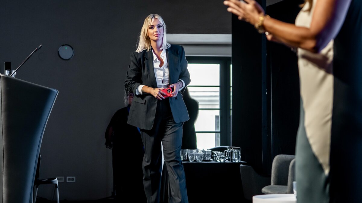 Meritxell Bautista during the The decision to lead keynote on decision and power